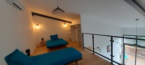 2 Schlafzimmer, Schreibtisch, Bügeleisen/Bügelbrett, Reisekinderbett