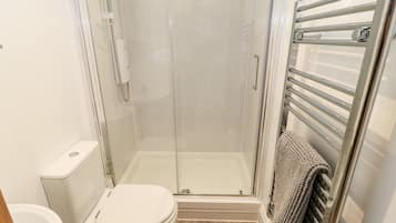 Cottage | Bathroom | Shower