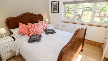 Cottage | 1 bedroom, individually decorated, individually furnished, free WiFi