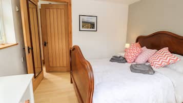 Cottage | 1 bedroom, individually decorated, individually furnished, free WiFi