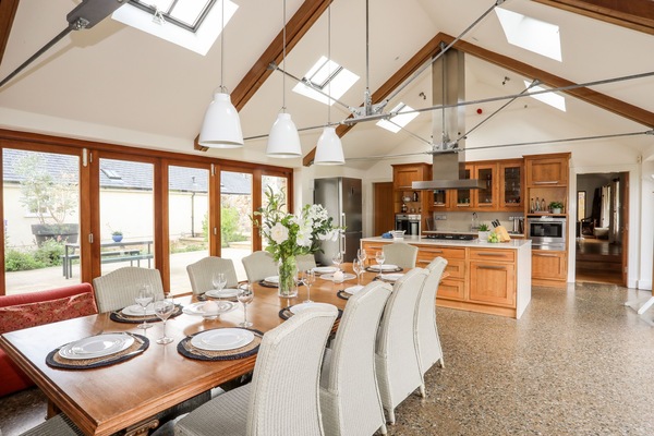 Cottage | Private kitchen | Fridge, microwave, dishwasher, electric kettle