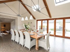 Cottage | Private kitchen | Fridge, dishwasher, electric kettle, toaster