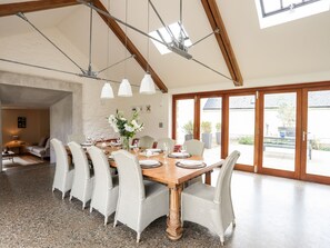 Casa de campo | Cocina privada | Refrigerador, lavavajillas, tetera eléctrica y tostadora