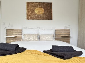 2 bedrooms, desk, iron/ironing board, travel crib - DEGEMER MAT! Cosy, Modern, 8 minutes from the beach (Moëlan-sur-Mer)