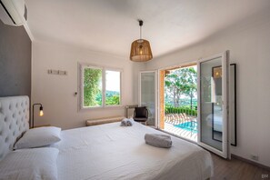 5 bedrooms, WiFi, bed sheets - EspritduSud La Belle Histoire (Roquebrune-sur-Argens)