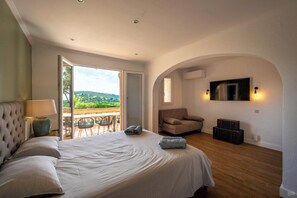 5 bedrooms, WiFi, bed sheets - EspritduSud La Belle Histoire (Roquebrune-sur-Argens)