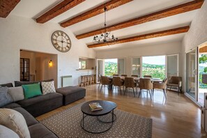 TV - EspritduSud La Belle Histoire (Roquebrune-sur-Argens)