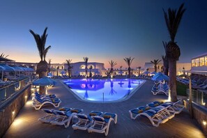 Outdoor pool - Lyttos Beach Hotel (Crete)
