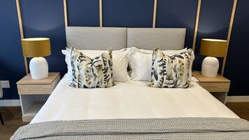 Luxury Room, 1 King Bed, Non Smoking, Mountain View | Premium bedding, Tempur-Pedic beds, in-room safe, individually decorated