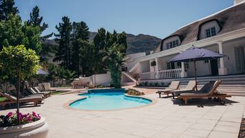 Seasonal outdoor pool, pool umbrellas, sun loungers