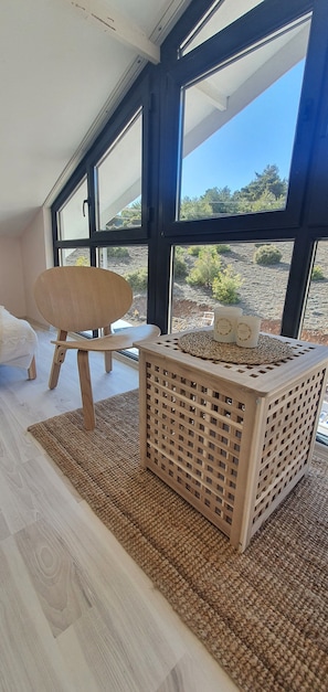 Design Room, Mountain View | Egyptian cotton sheets, premium bedding, free WiFi