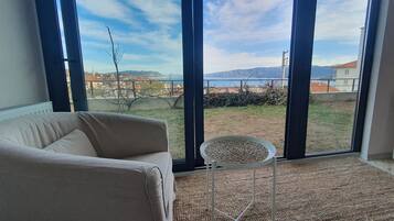 ๋ก๋งจํฑ๋ฃธ, ํธ์ ์ ๋ง, ์ ์ | ํ
๋ผ์ค/ํํฐ์ค