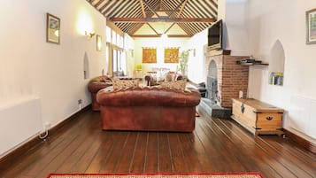 Cottage | 3 bedrooms, individually decorated, individually furnished, free WiFi