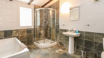 Cottage | Bathroom | Shower