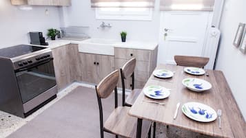 Comfort Apartment | Private kitchen | Fridge, oven