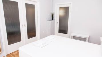 Comfort Apartment | 2 bedrooms, iron/ironing board, WiFi (free)