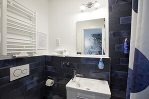 City Apartment | Bathroom