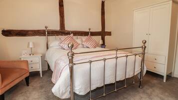 ์ฝํฐ์ง | 3 ๊ฐ์ ์นจ์ค, ๊ฐ๊ฐ ๋ค๋ฅธ ์คํ์ผ์ ์ธํ
๋ฆฌ์ด, ๊ฐ๊ฐ ๋ค๋ฅด๊ฒ ๊ฐ๊ตฌ ๋น์น, ๋ฌด๋ฃ WiFi