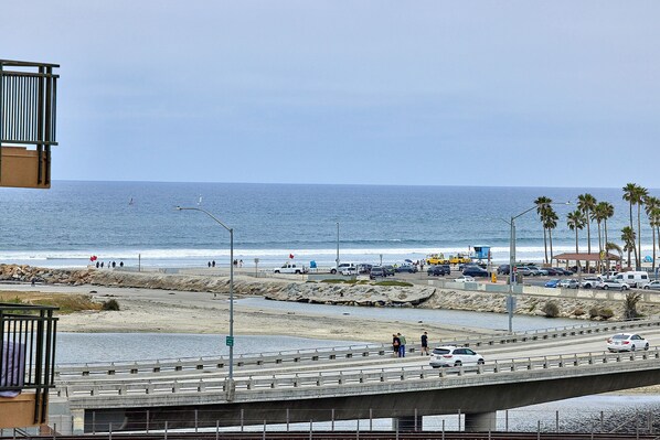 Property grounds - Beach Vacation Ocean View with Pool and AC (Oceanside)