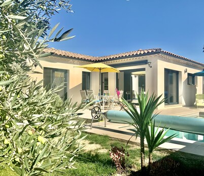VILLA MODERNE. AIR CONDITIONED. SWIMMING POOL. BARBECUE. NO VIS A VIS. OPTICAL FIBER