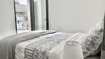 3 bedrooms, desk, iron/ironing board, travel cot