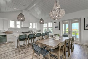 Dining - Stylish Lakefront Home w/ Access to Stellar Amenities@Cinnamon Shore South (Port Aransas)