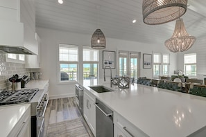 Fridge, microwave, oven, stovetop - Stylish Lakefront Home w/ Access to Stellar Amenities@Cinnamon Shore South (Port Aransas)