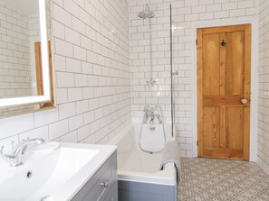 Cottage | Bathroom