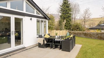 Cottage | Outdoor dining