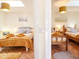 2 habitaciones, decoración personalizada y muebles diferentes 