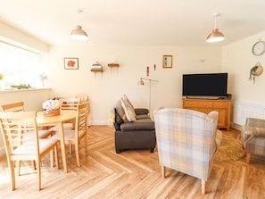 Cottage | Living area - Varley Villa (Newtown)