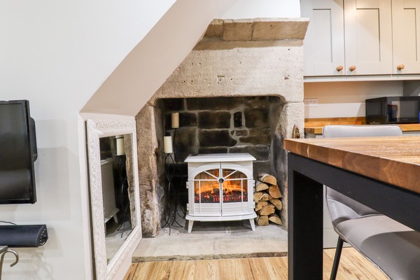 Cottage | Private kitchen | Fridge, microwave, dishwasher, electric kettle