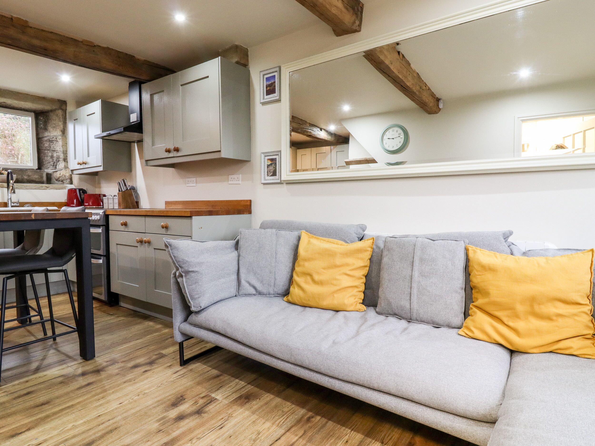 Cottage | Living room | Fireplace