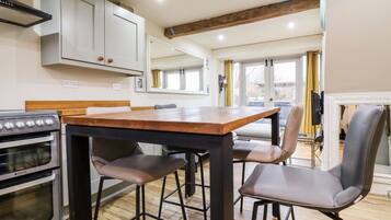 Cottage | Private kitchen | Fridge, microwave, dishwasher, electric kettle