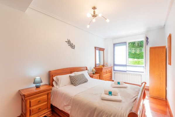 3 soverom, strykejern/-brett, wi-fi og sengetøy