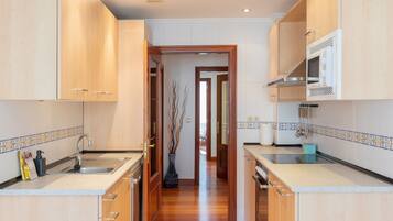 冰箱、微波炉、烤箱、炉灶