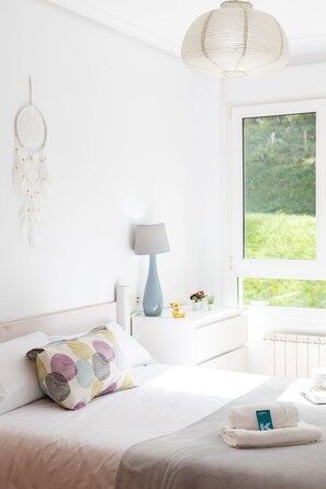 3 chambres, fer et planche à repasser, Wi-Fi, draps fournis
