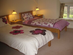 3 bedrooms, iron/ironing board, free WiFi