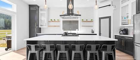 Refrigerador, microondas, horno y lavavajillas