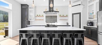 Three Primary Suites: Family and Dog Friendly