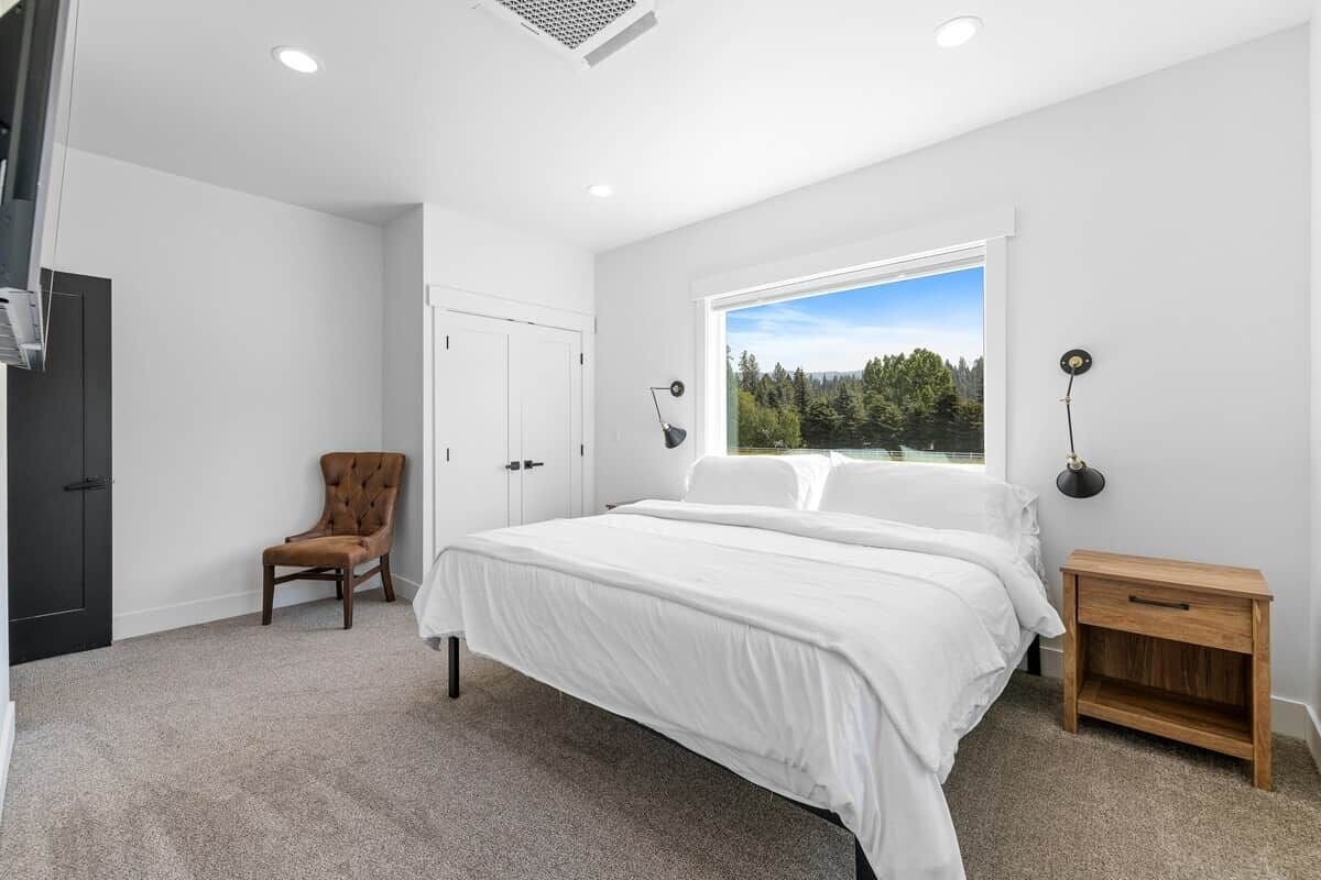 5 bedrooms, iron/ironing board, travel crib, WiFi