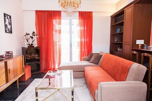 Living area - Elegant  Spacious Marousi Apt (Marousi)