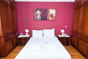 2 bedrooms, iron/ironing board, free WiFi, bed sheets - Elegant Spacious Marousi Apt (Marousi)