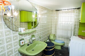 Bathroom - Elegant  Spacious Marousi Apt (Marousi)
