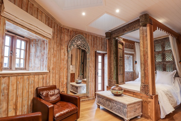Cottage | Interior
