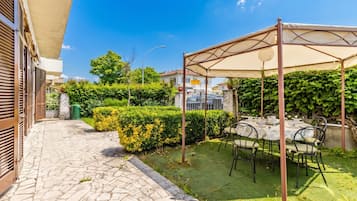 Family House, Multiple Bedrooms (Casa Lidia 900m From Sea) | Outdoor dining