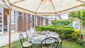 Family House, 2 Bedrooms, Microwave (Casa Lidia 900m From Sea) | Outdoor dining