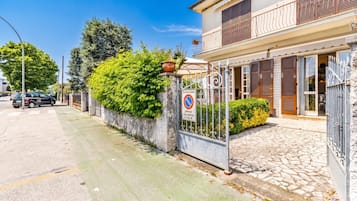 Family House, Multiple Bedrooms (Casa Lidia 900m From Sea) | Exterior
