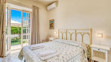 Family House, Multiple Bedrooms (Casa Lidia 900m From Sea) | 2 bedrooms, free WiFi, bed sheets