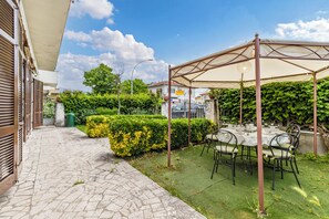 Outdoor dining - Casa Lidia 900m From Sea (Camaiore)